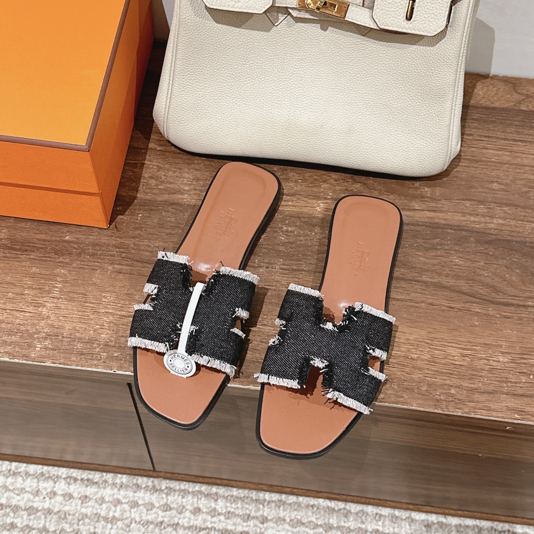 HERMES 00879 HERMES 00879
