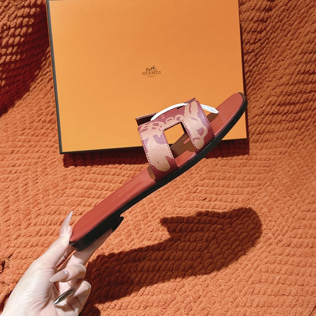 HERMES 00879 HERMES 00879