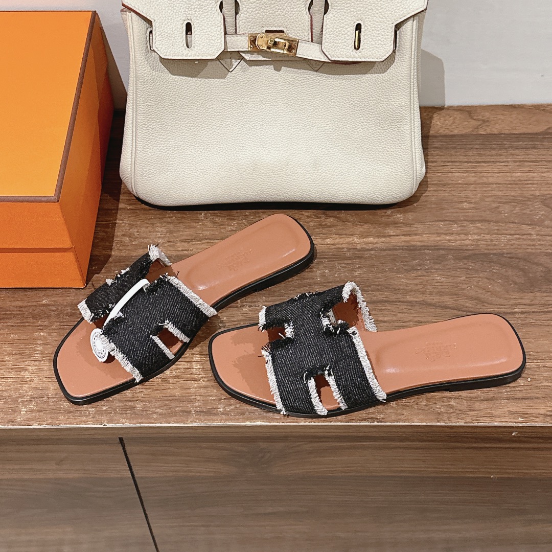 HERMES 00879 HERMES 00879