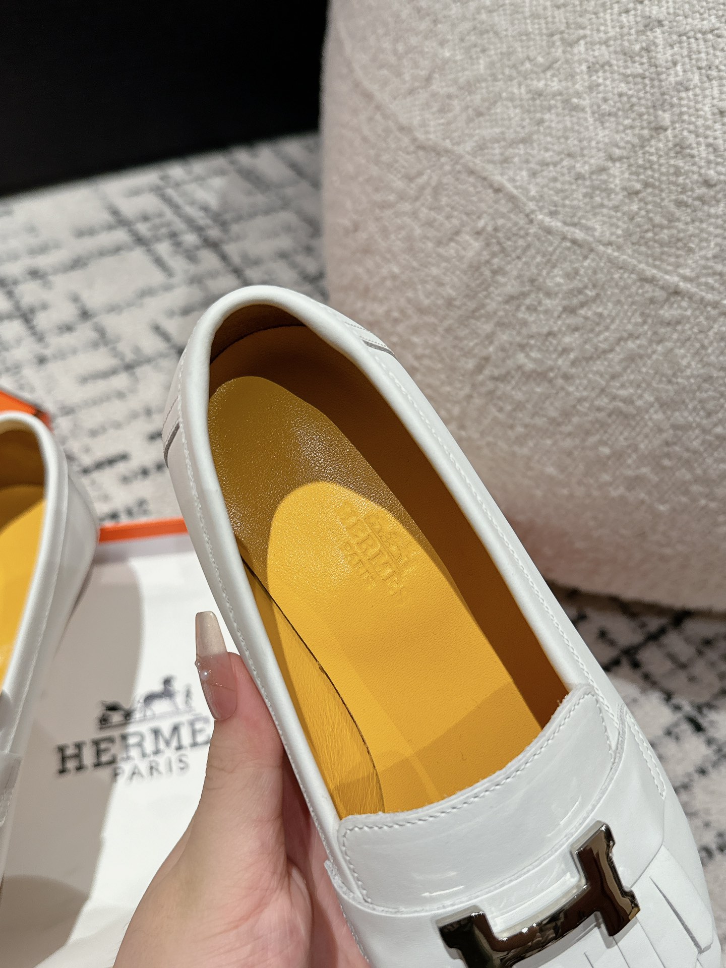 HERMES 00879 HERMES 00879