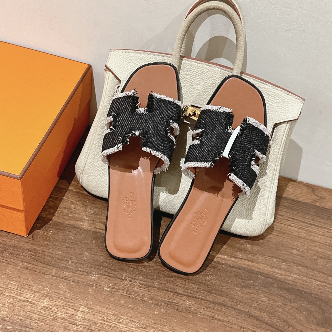 HERMES 00879 HERMES 00879