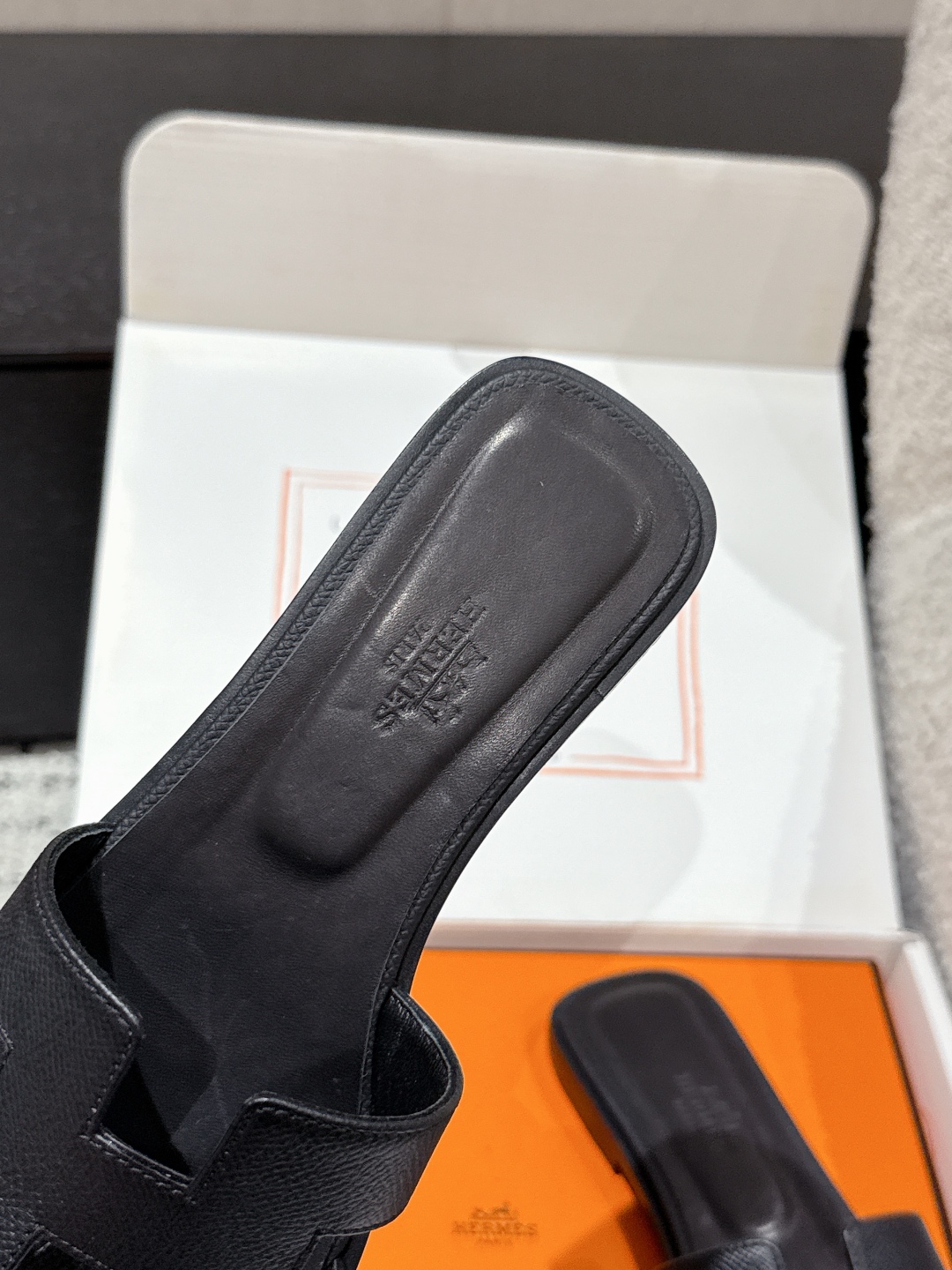 HERMES 00889 HERMES 00889