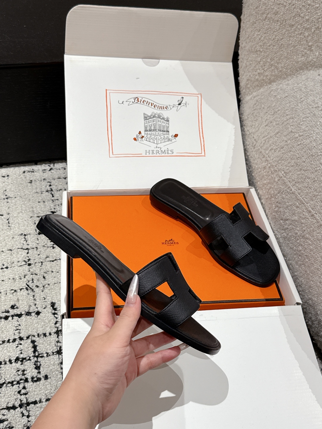 HERMES 00889 HERMES 00889