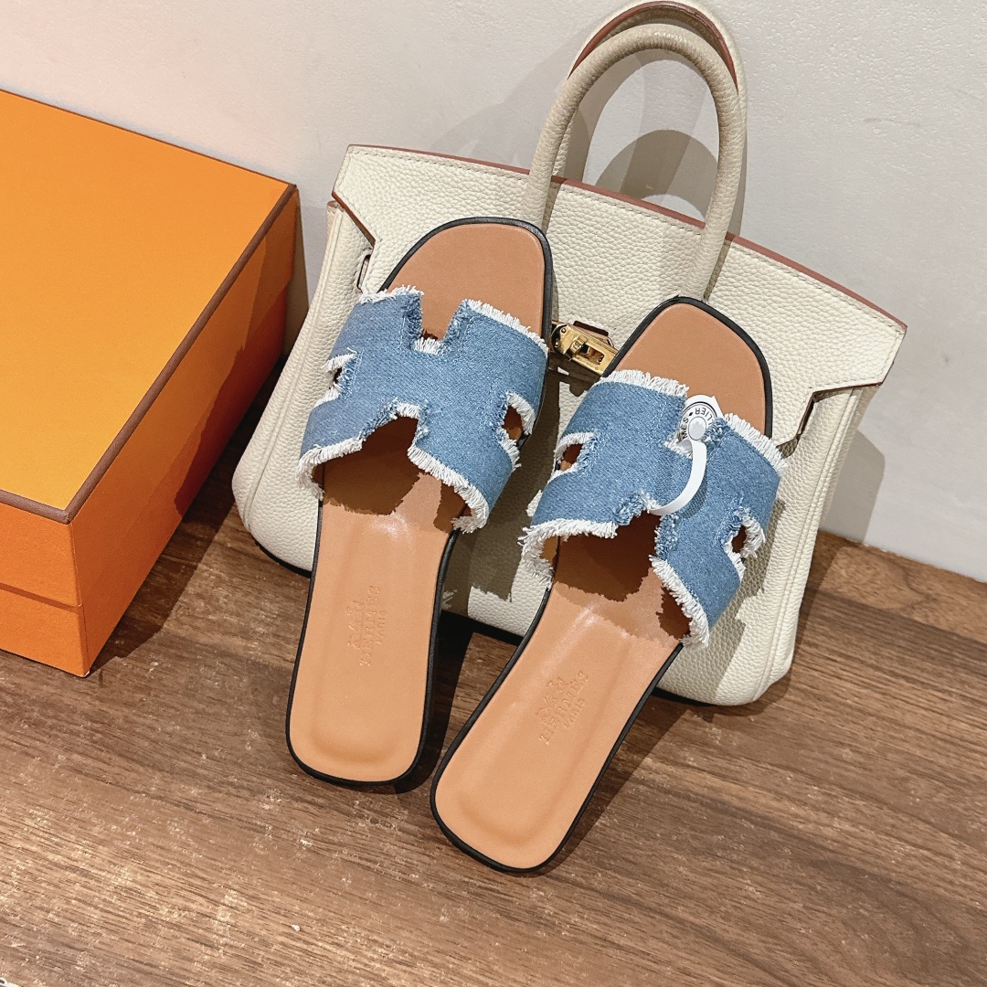 HERMES 00889 HERMES 00889