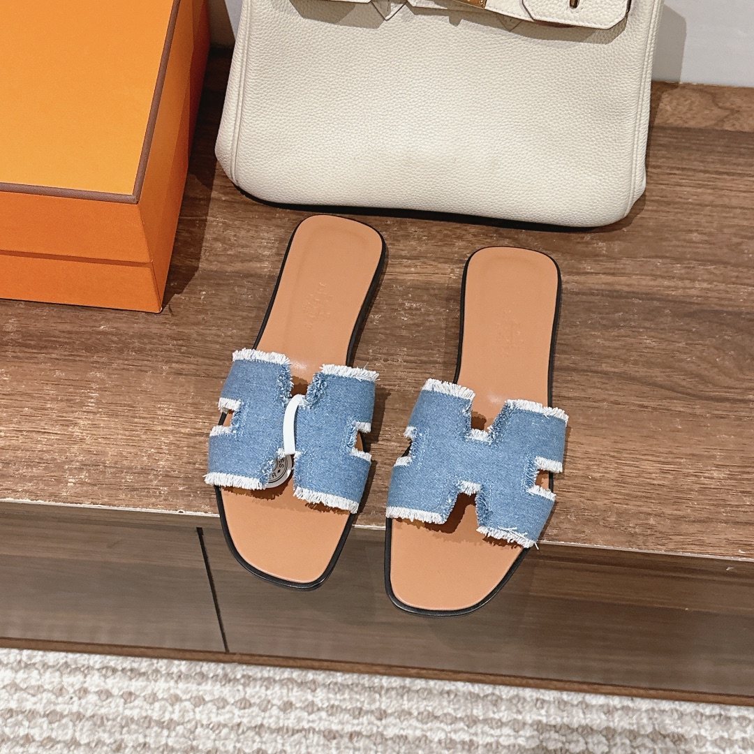 HERMES 00889 HERMES 00889