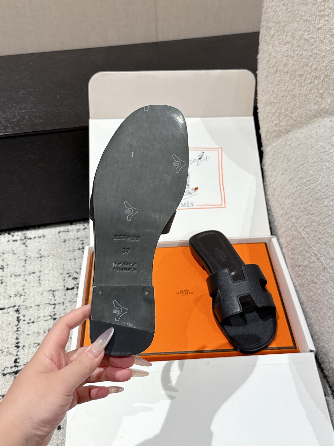HERMES 00889 HERMES 00889