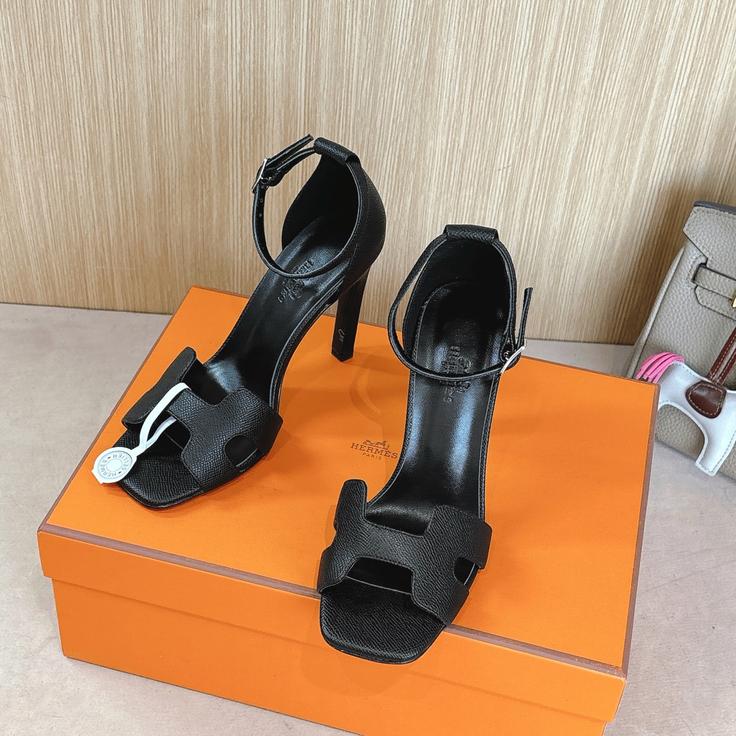 HERMES 00889 HERMES 00889