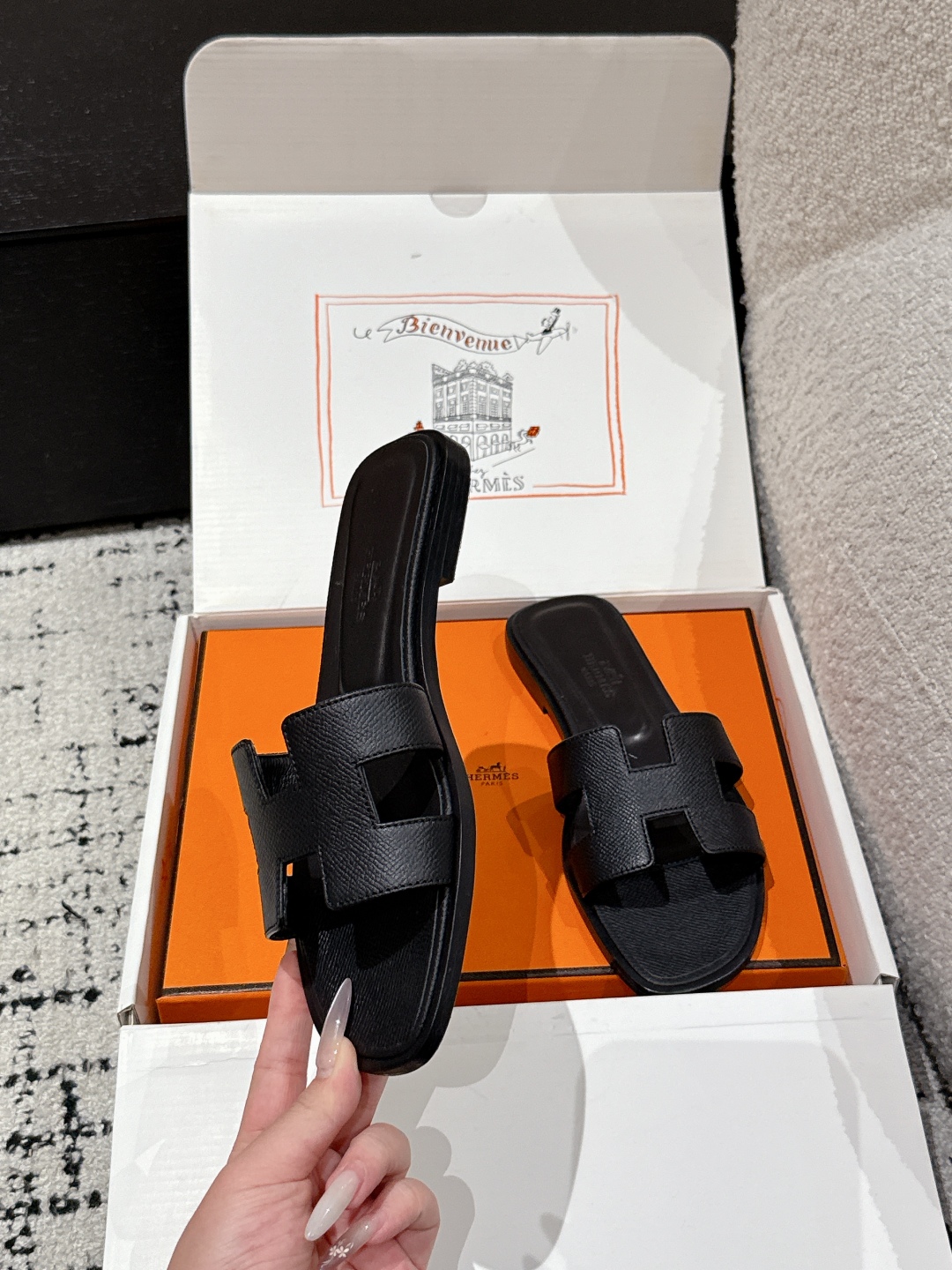 HERMES 00889 HERMES 00889