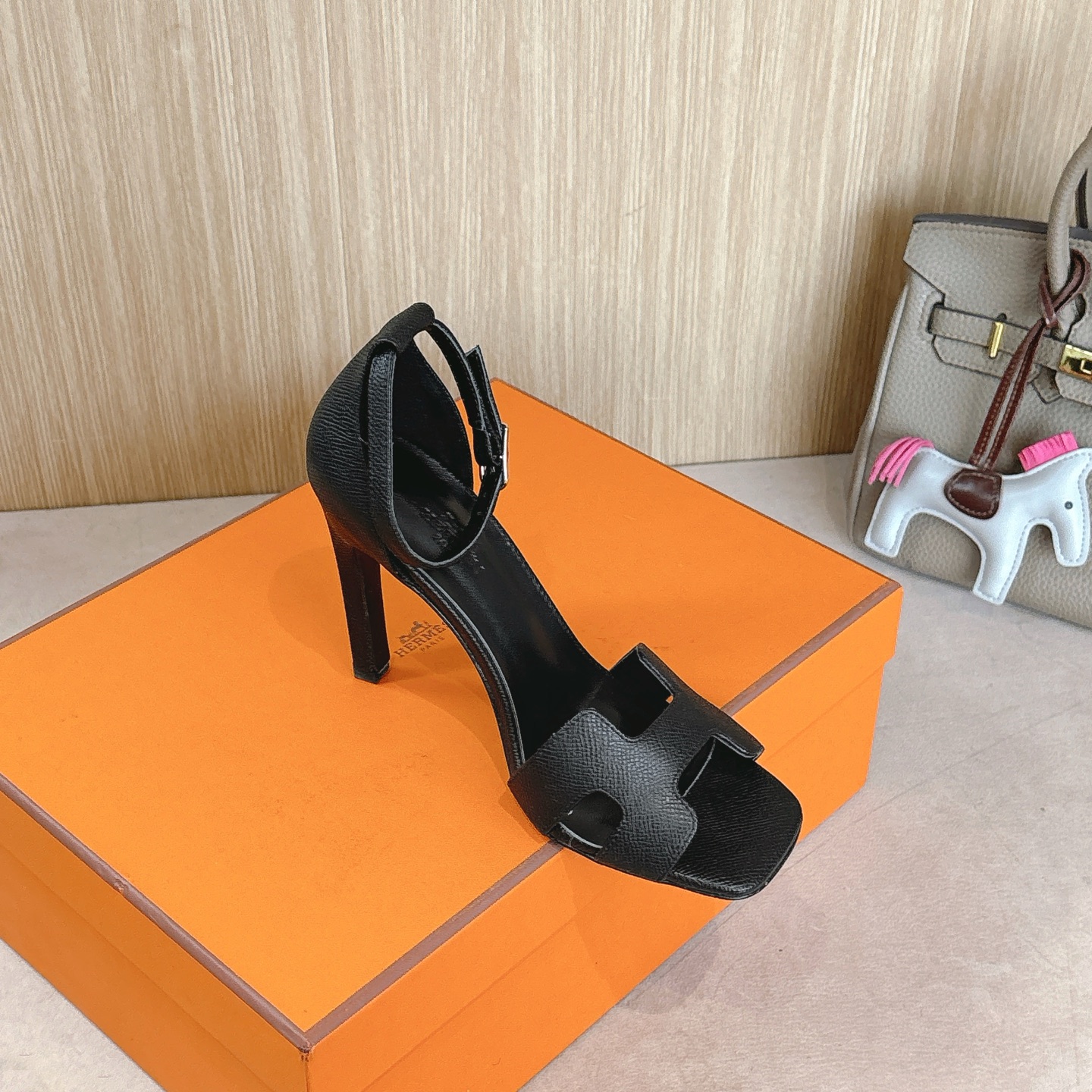 HERMES 00889 HERMES 00889