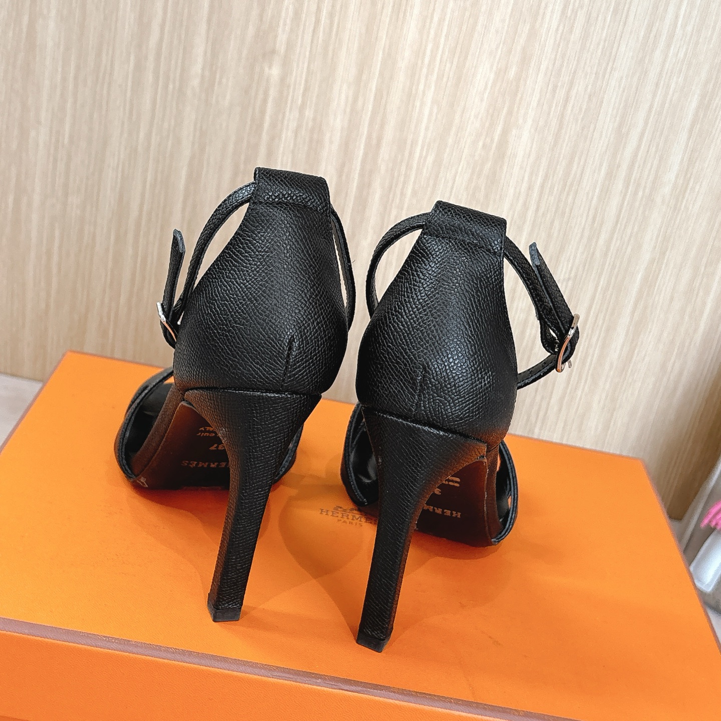 HERMES 00889 HERMES 00889