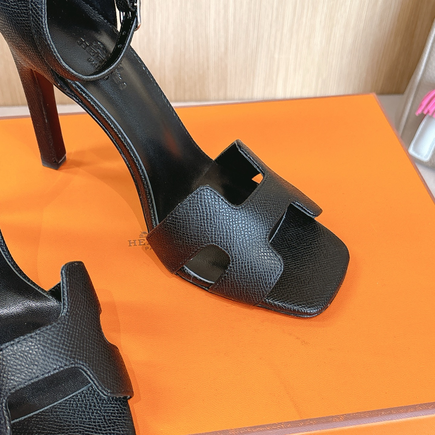 HERMES 00889 HERMES 00889