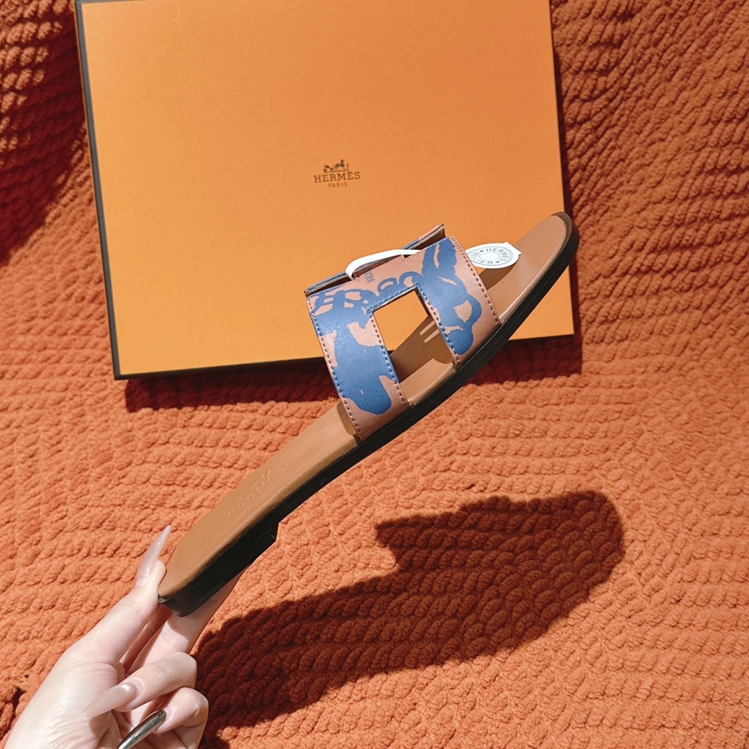 HERMES 00889 HERMES 00889