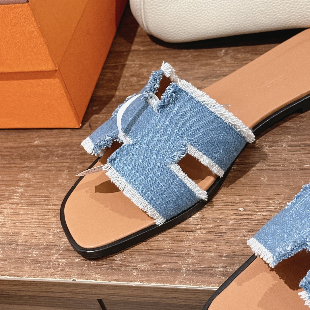 HERMES 00889 HERMES 00889