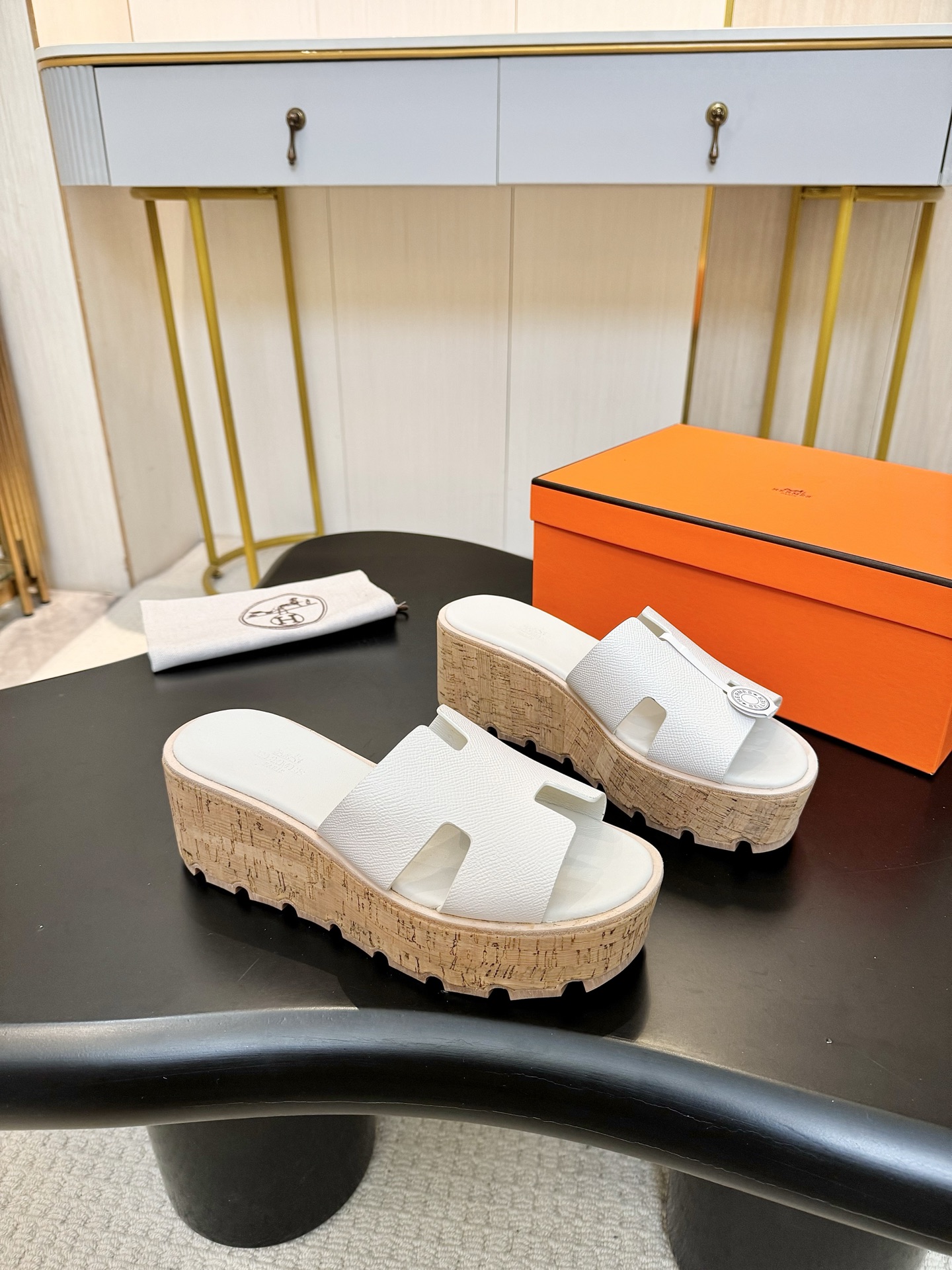 HERMES 00929