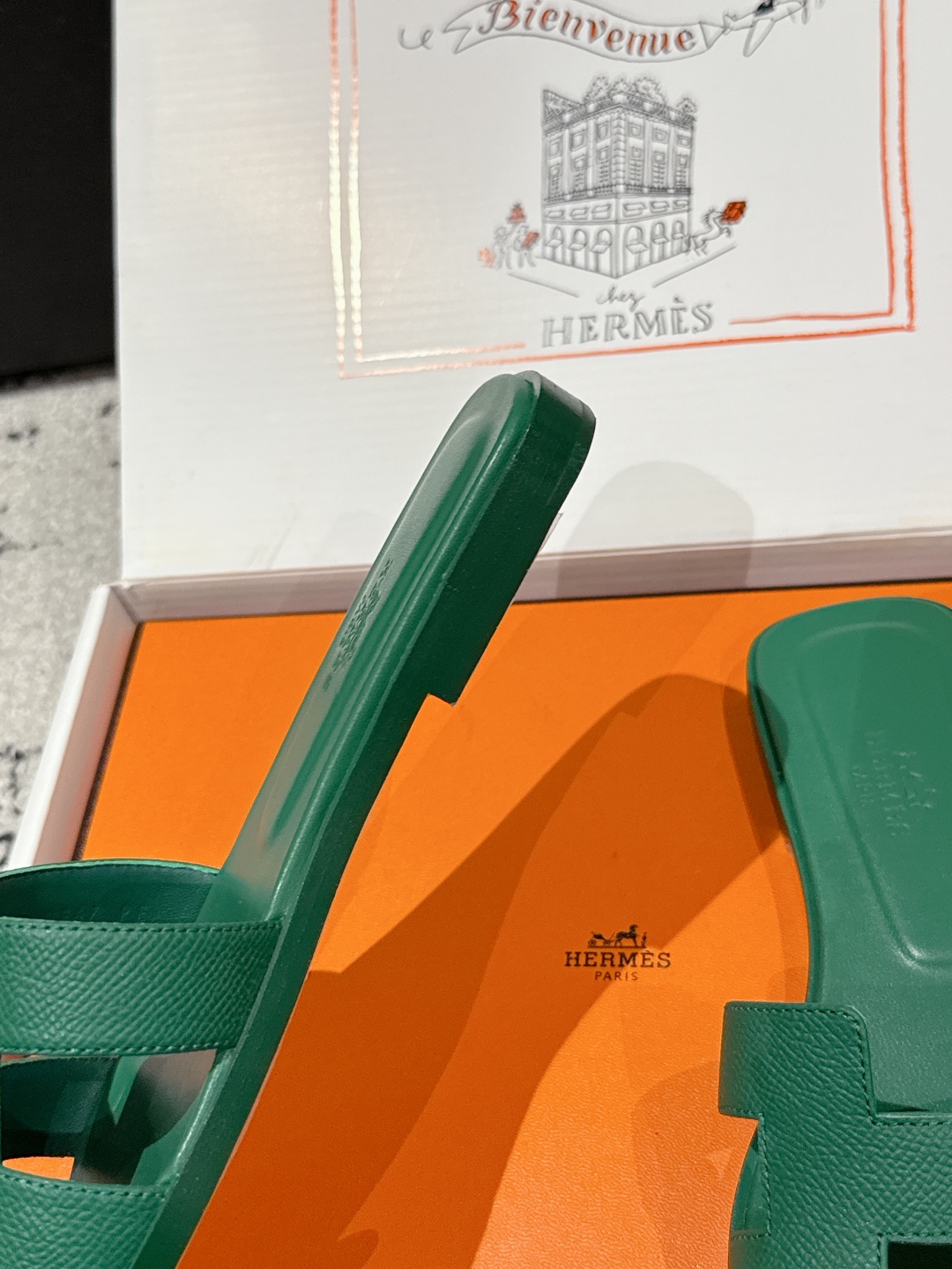 HERMES ORAN H SANDALS SLIPPERS CLASSIC Epsom Cactus Green Emerald
