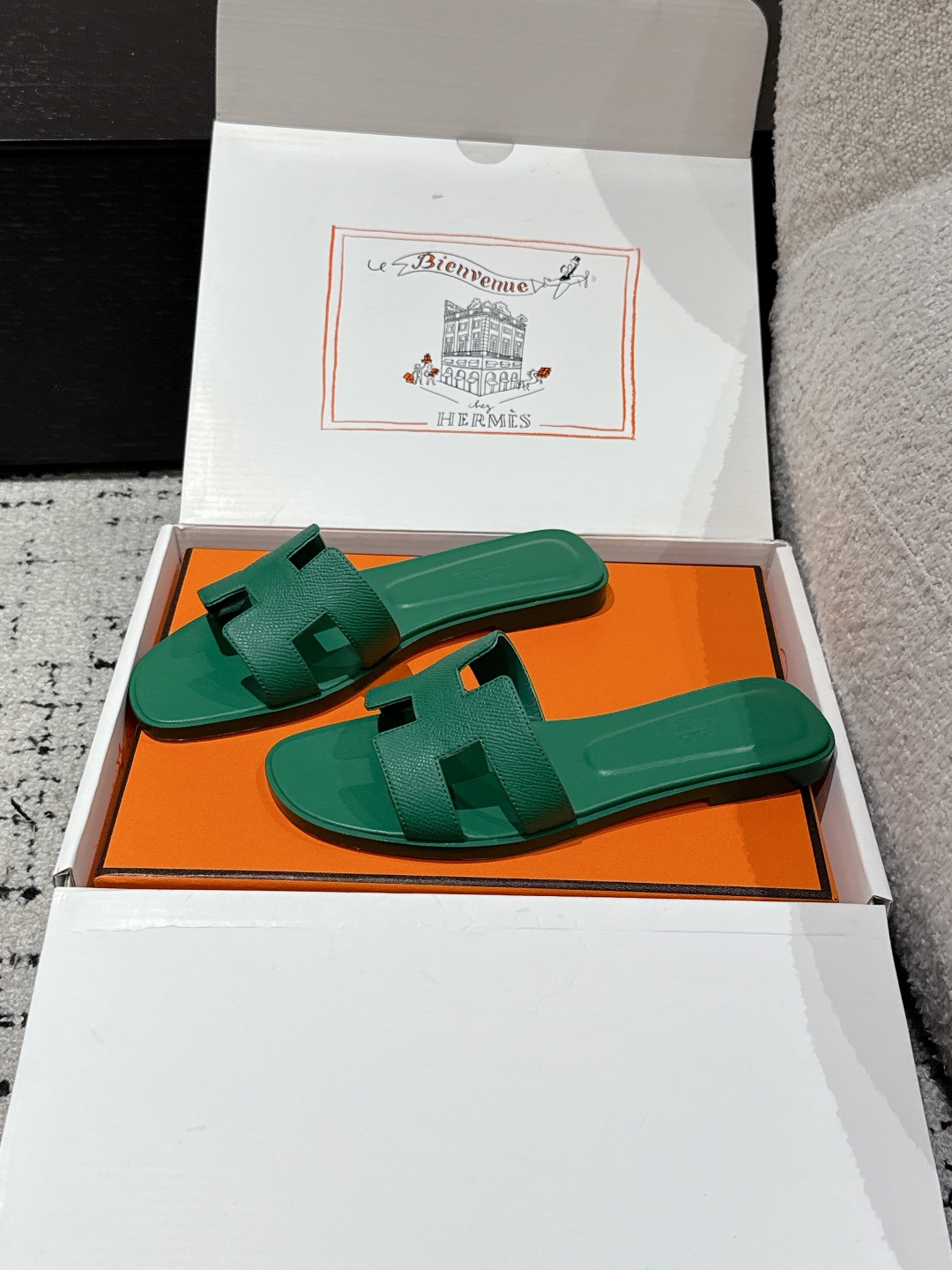 HERMES ORAN H SANDALS SLIPPERS CLASSIC Epsom Cactus Green Emerald