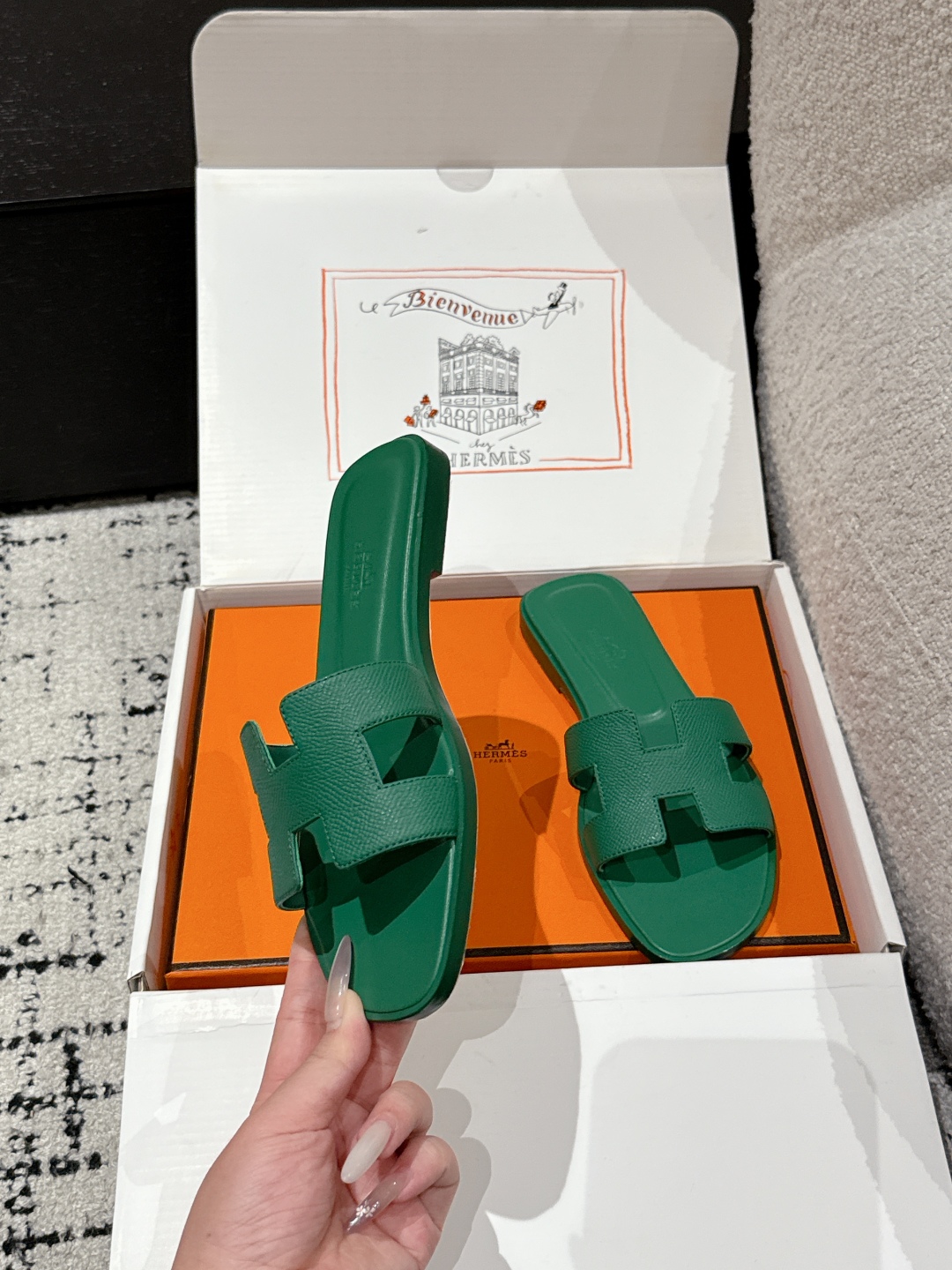 HERMES ORAN H SANDALS SLIPPERS CLASSIC Epsom Cactus Green Emerald