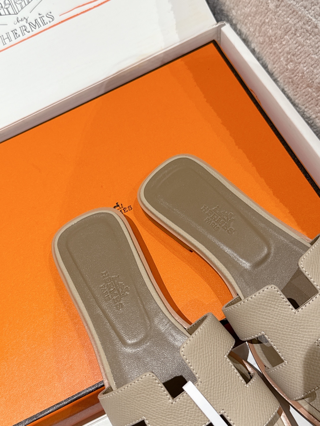 HERMES 00979 HERMES 00979