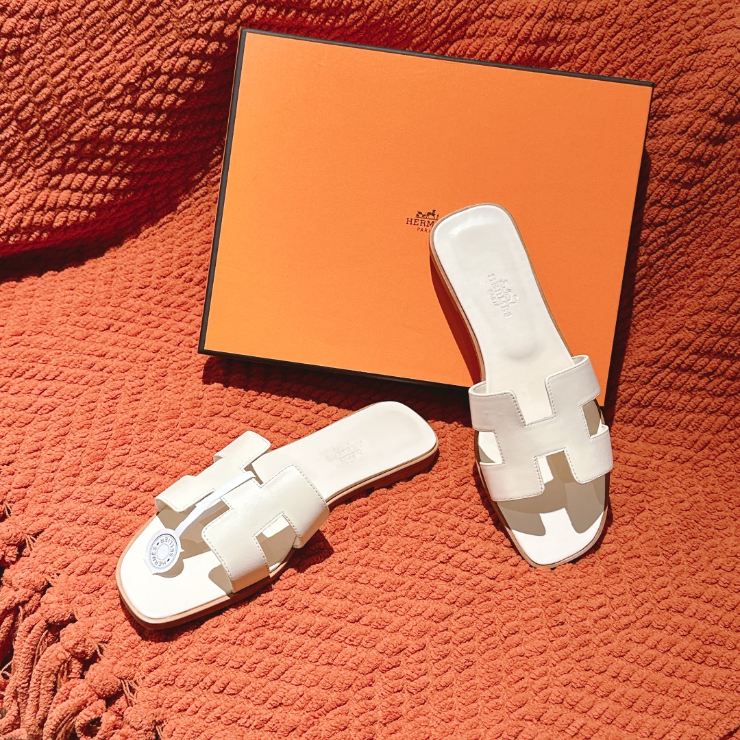 HERMES 00979 HERMES 00979
