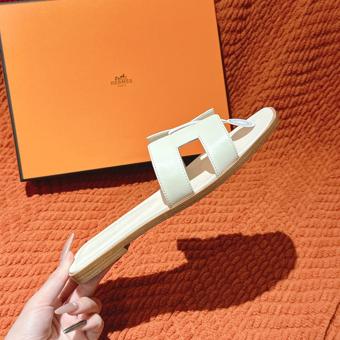 HERMES 00979 HERMES 00979