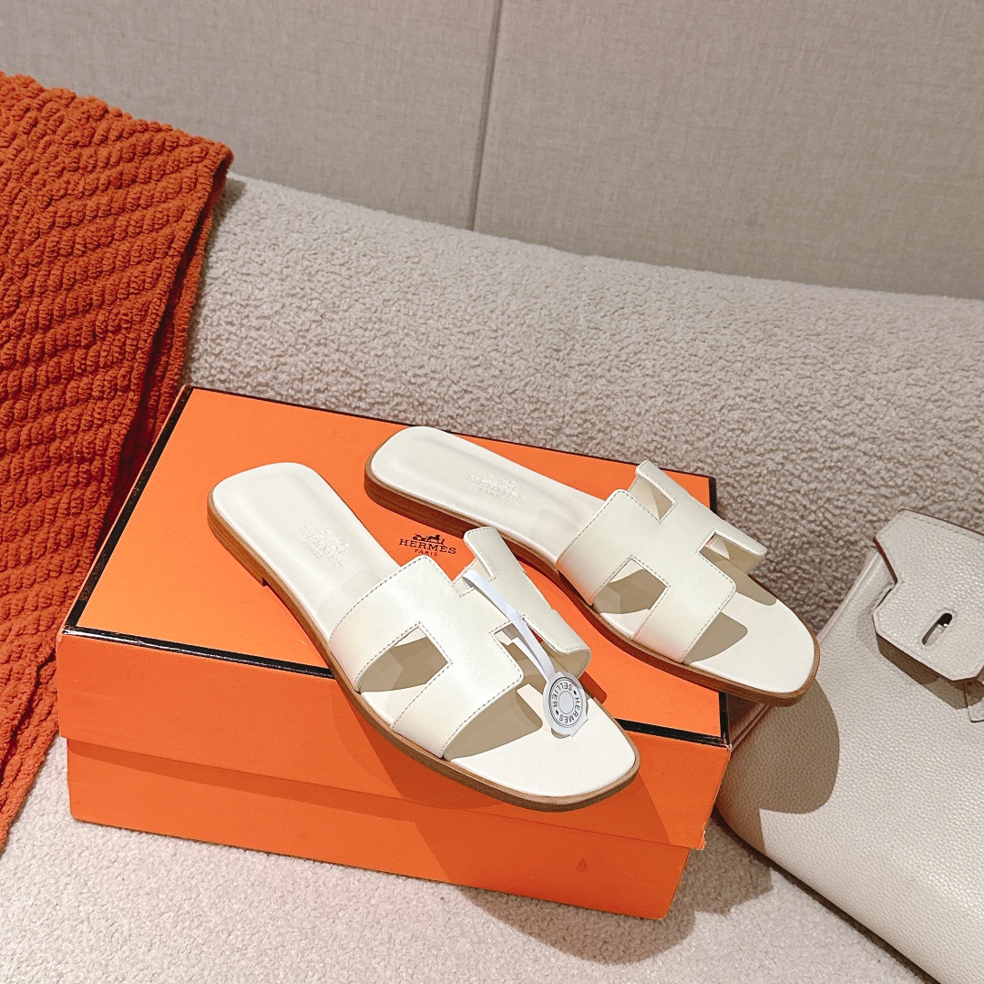 HERMES 00979 HERMES 00979