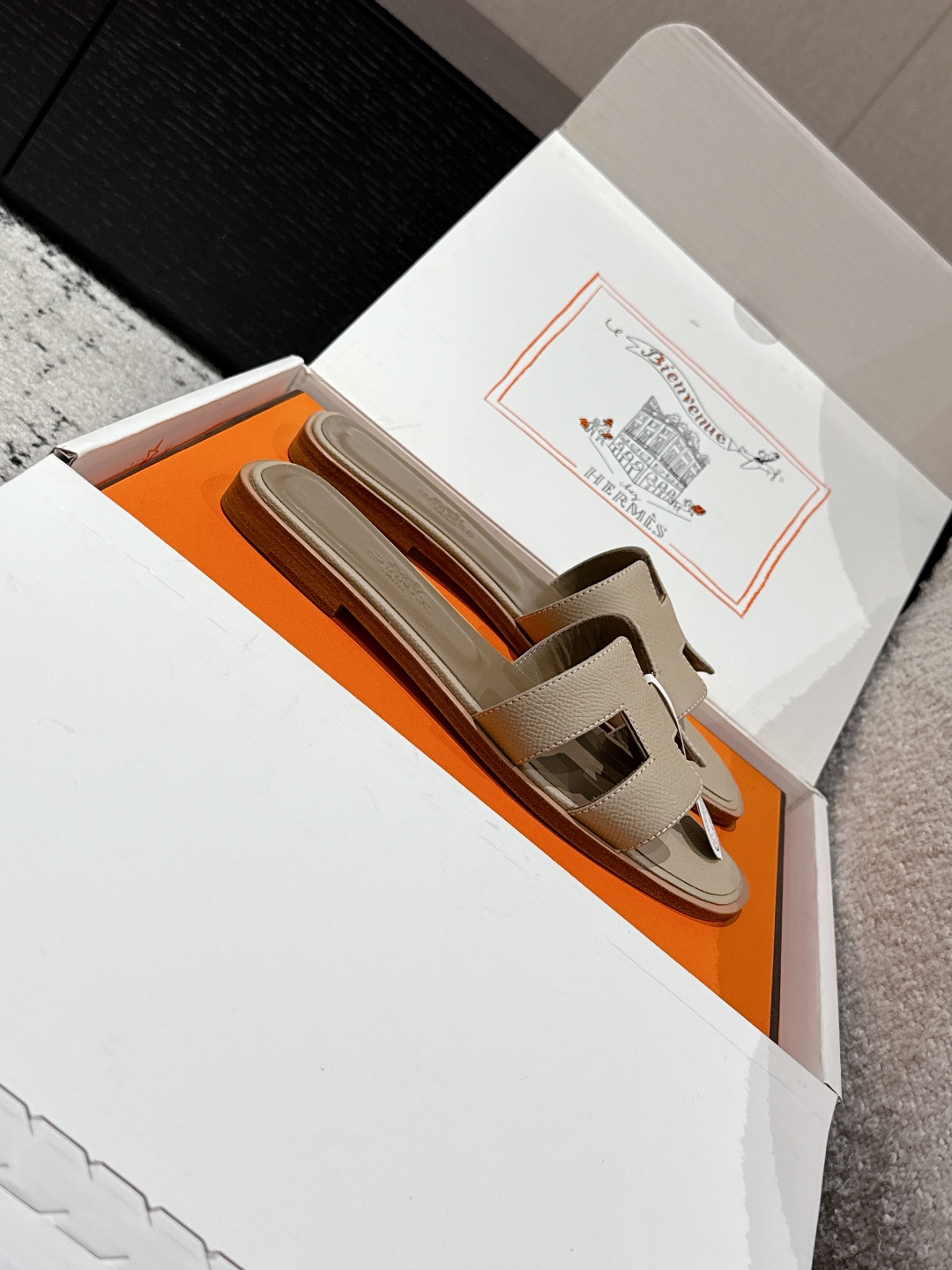 HERMES 00979 HERMES 00979