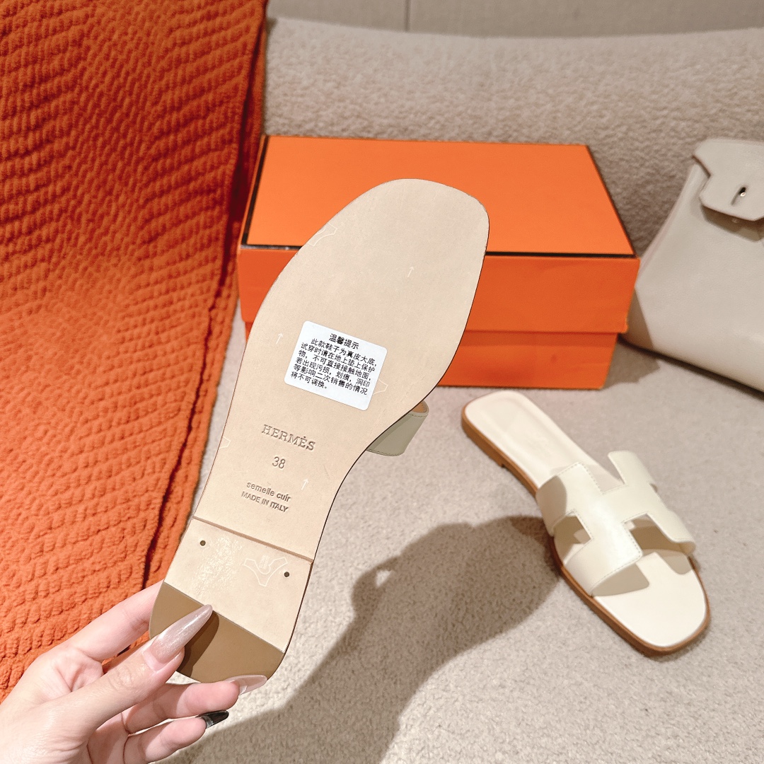 HERMES 00979 HERMES 00979