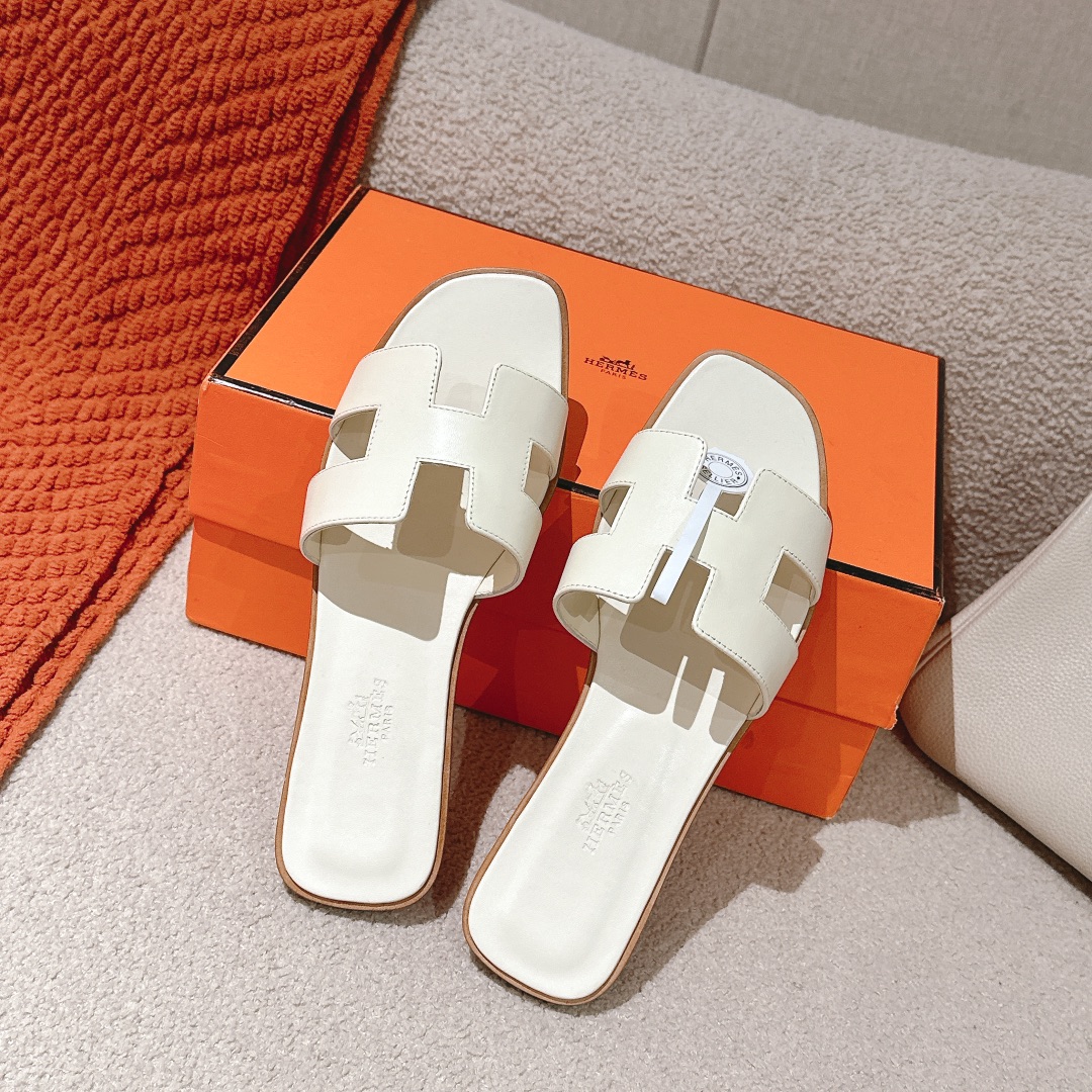 HERMES 00979 HERMES 00979