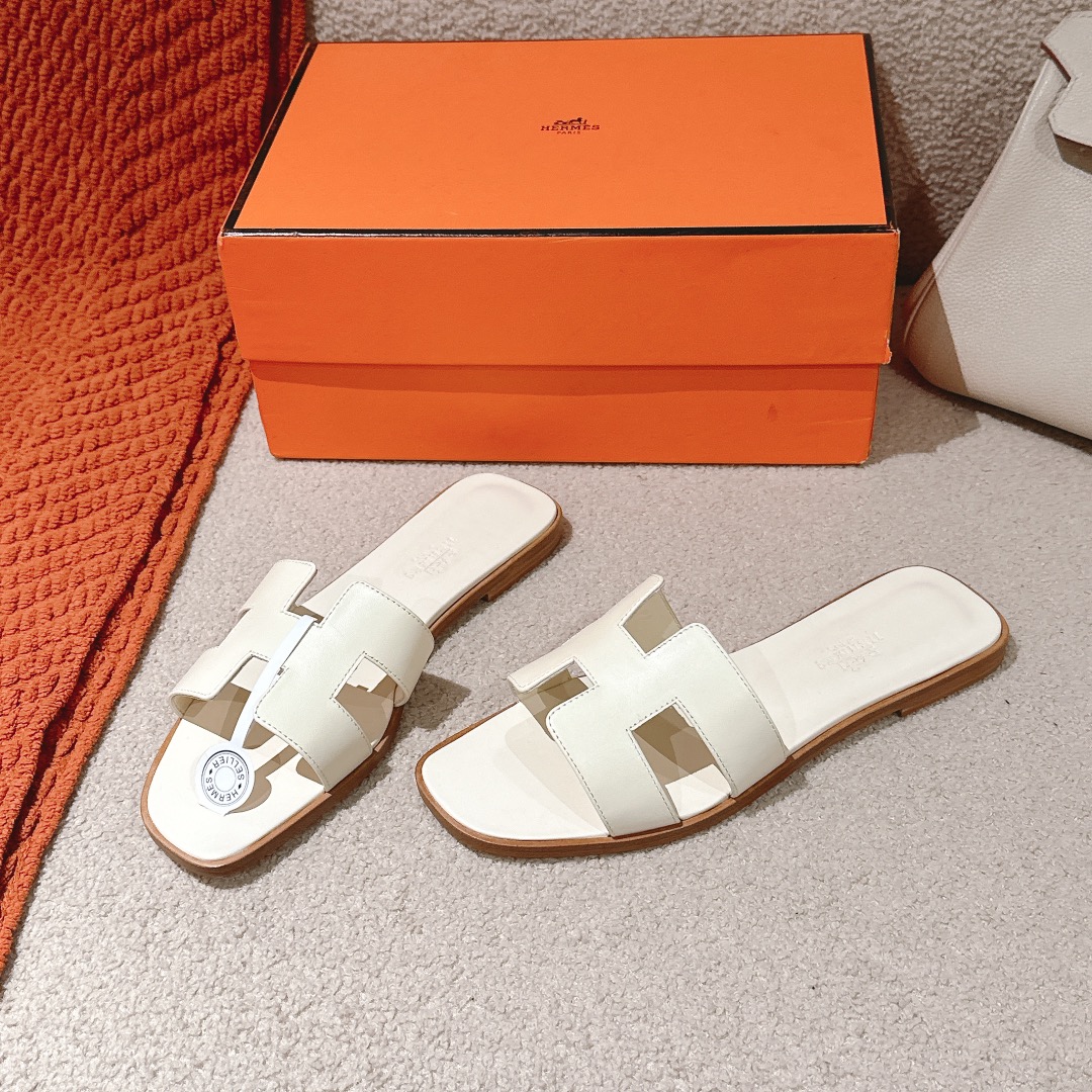 HERMES 00979 HERMES 00979