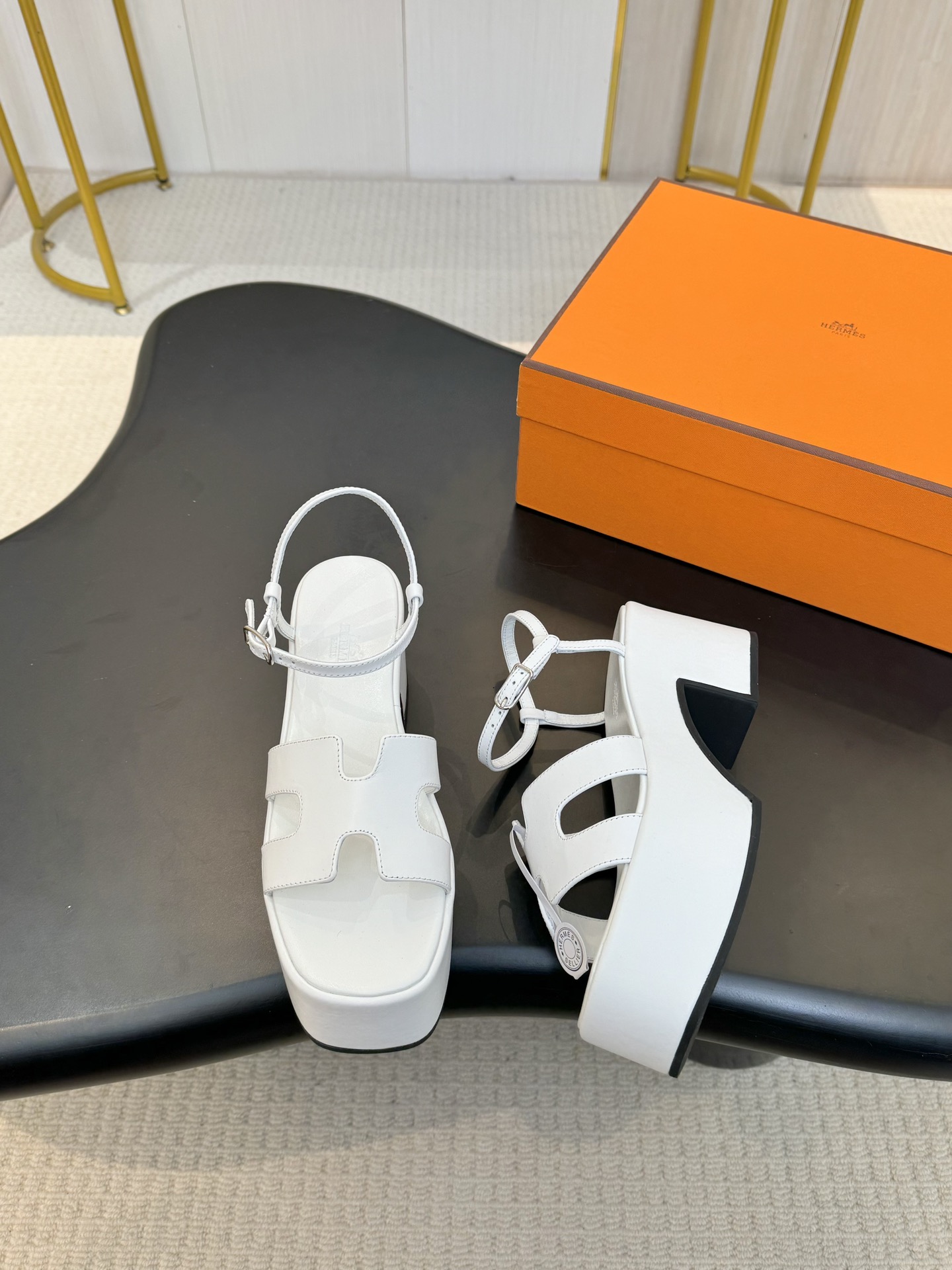 HERMES 00989 HERMES 00989