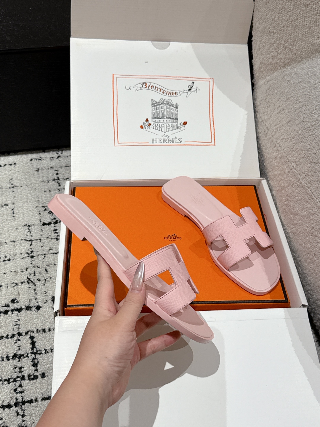 HERMES 00989 HERMES 00989