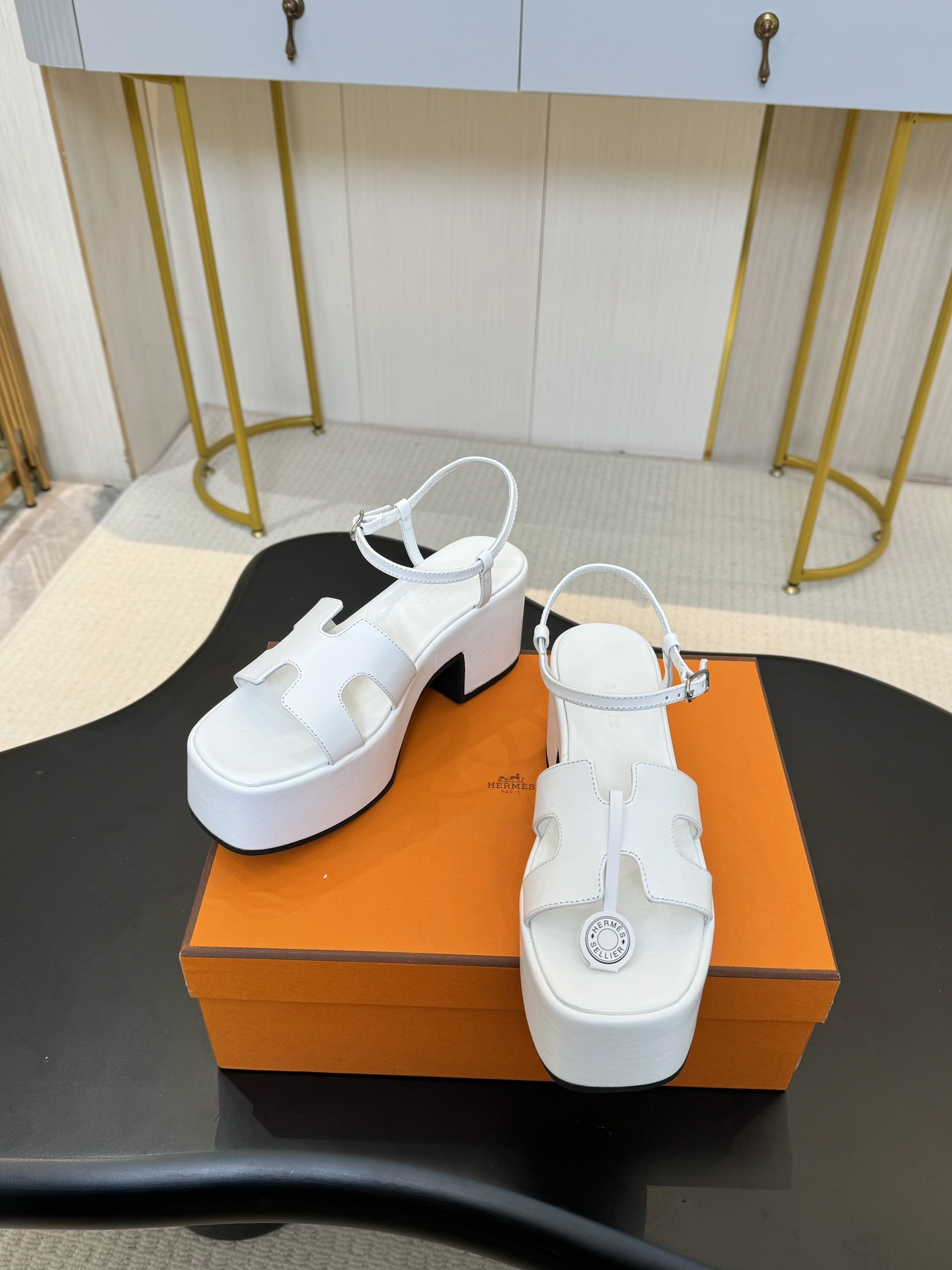 HERMES 00989 HERMES 00989