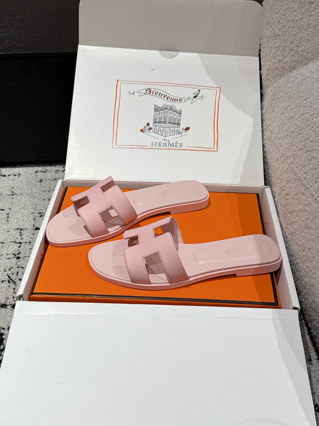 HERMES 00989 HERMES 00989