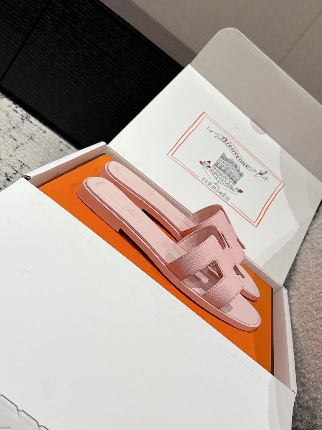 HERMES 00989 HERMES 00989