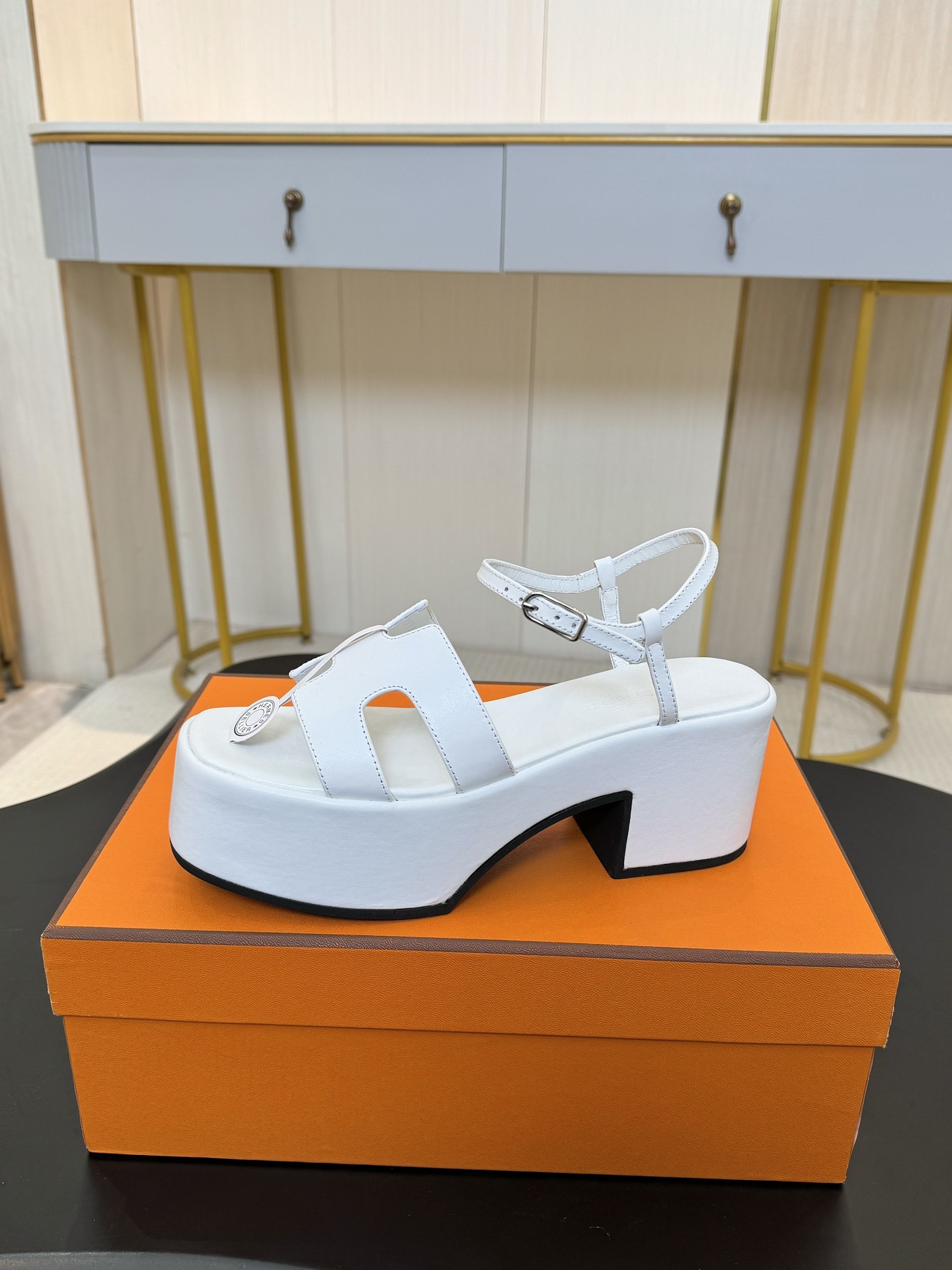 HERMES 00989 HERMES 00989