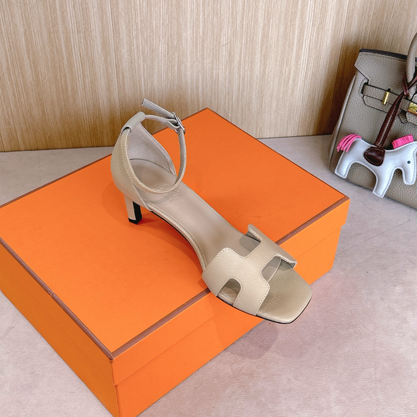 HERMES 00989 HERMES 00989