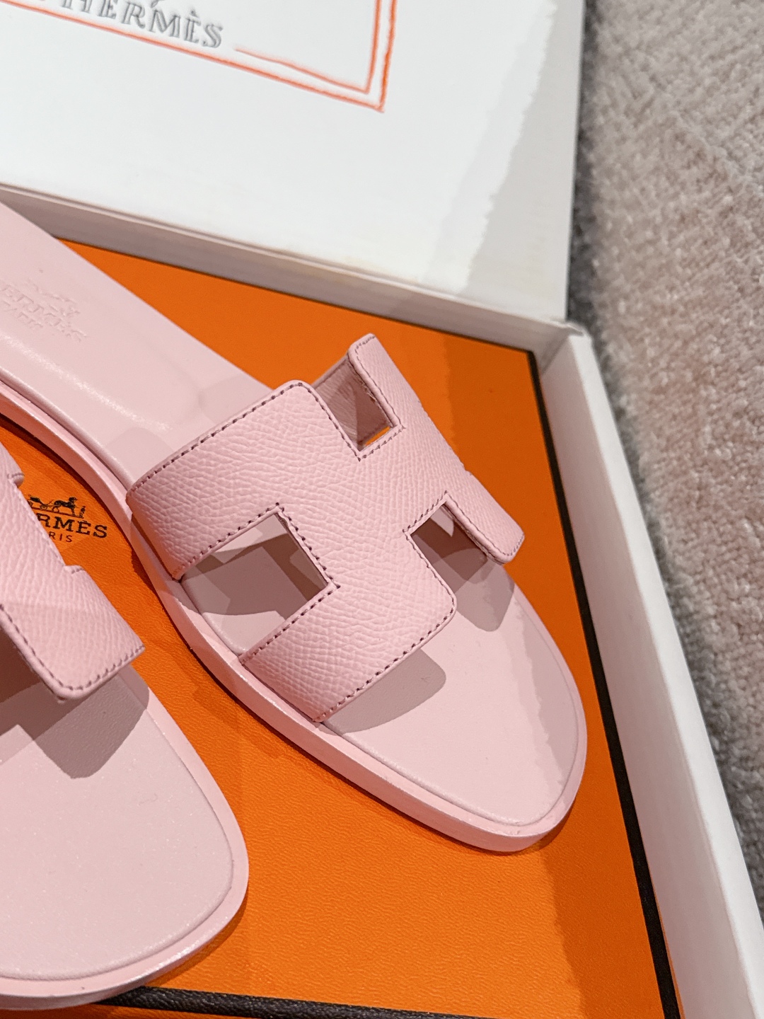 HERMES 00989 HERMES 00989