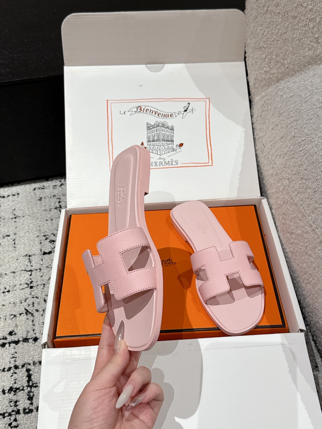 HERMES 00989 HERMES 00989