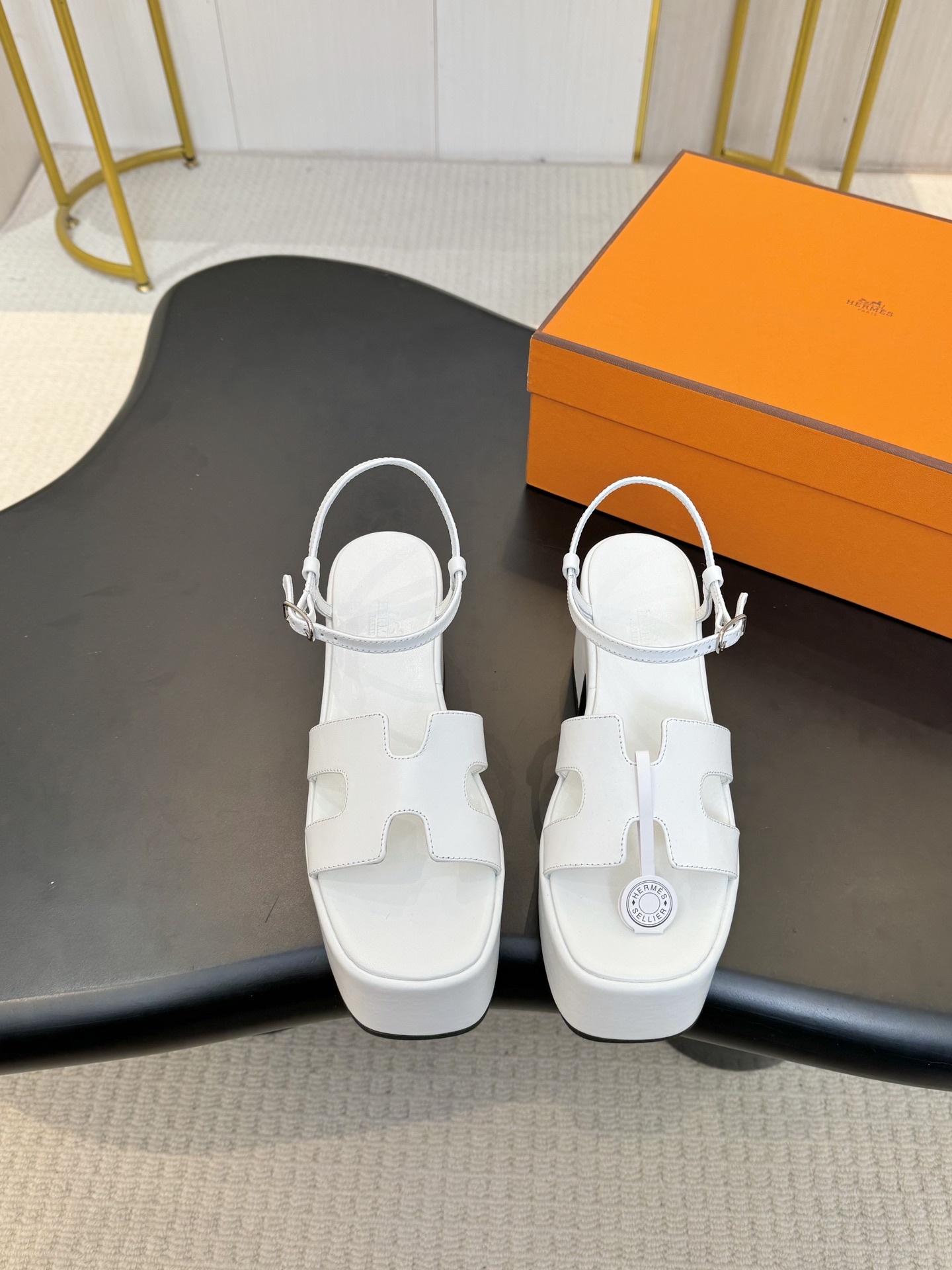 HERMES 00989 HERMES 00989