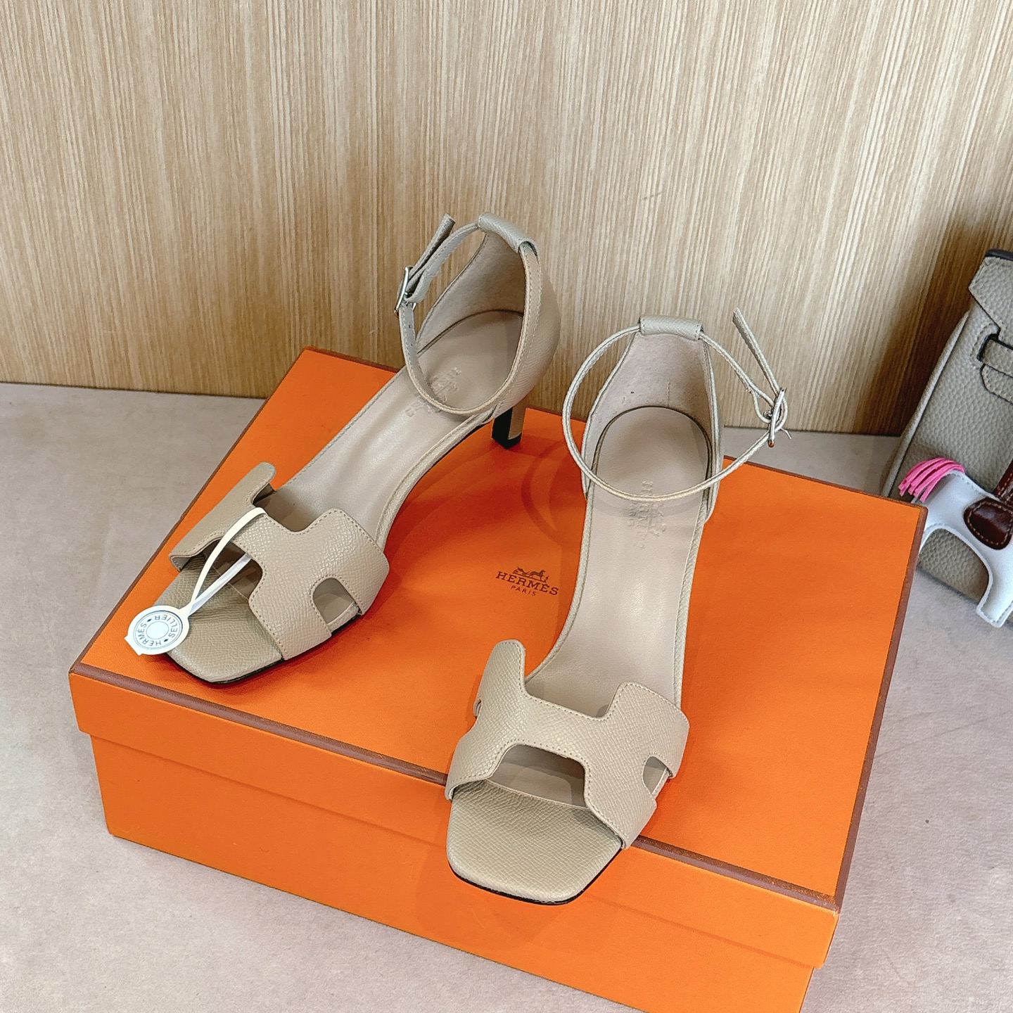 HERMES 00989 HERMES 00989