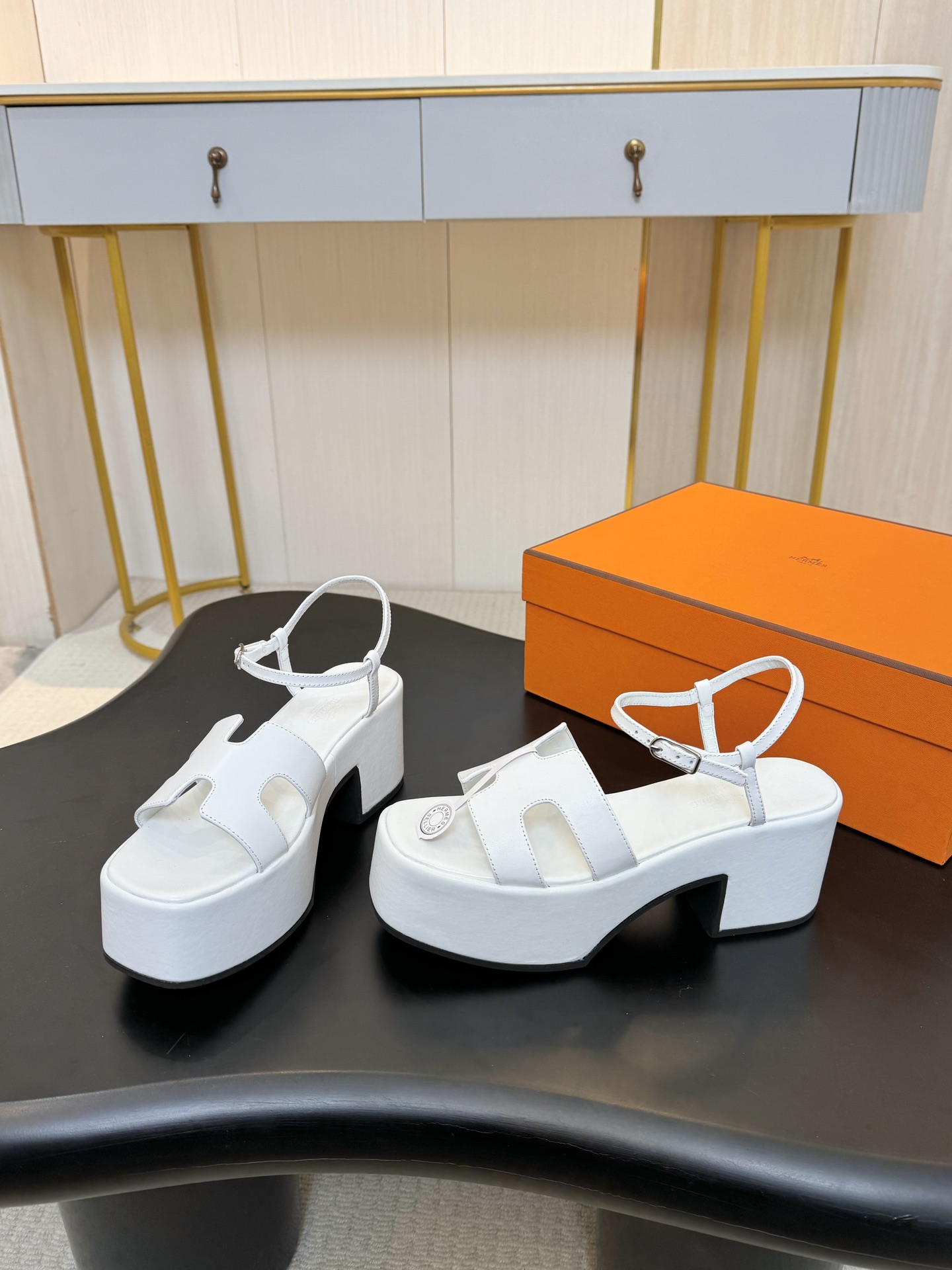 HERMES 00989 HERMES 00989