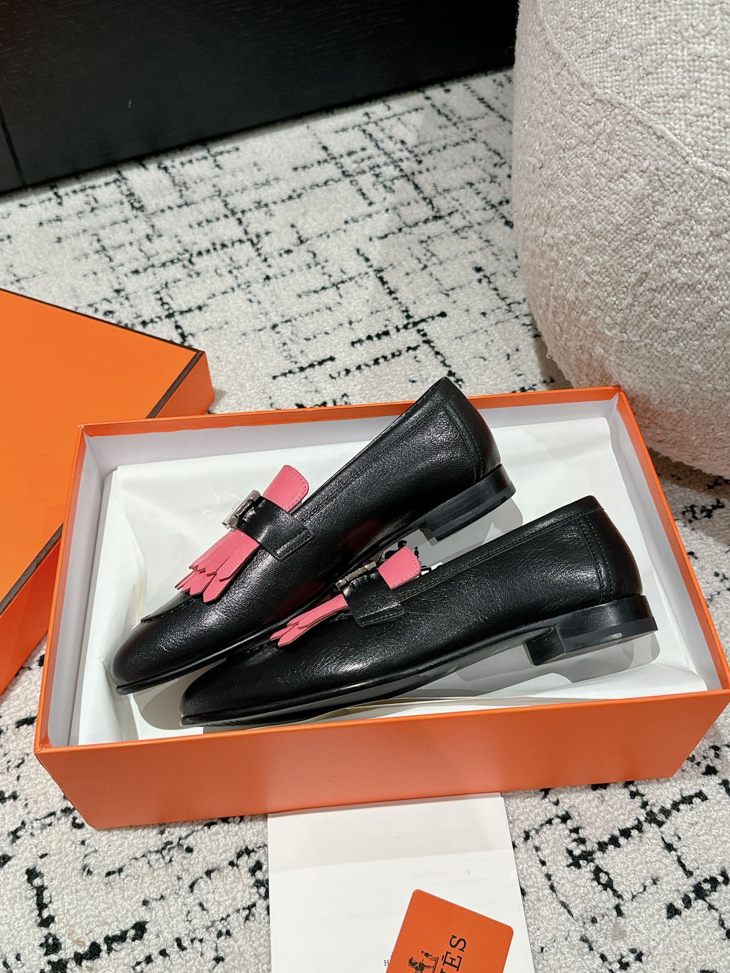HERMES 00989 HERMES 00989