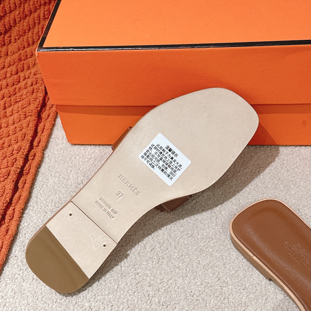 HERMES 00989 HERMES 00989