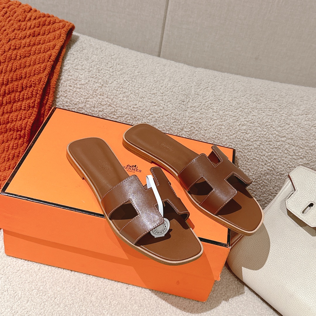 HERMES 00989 HERMES 00989