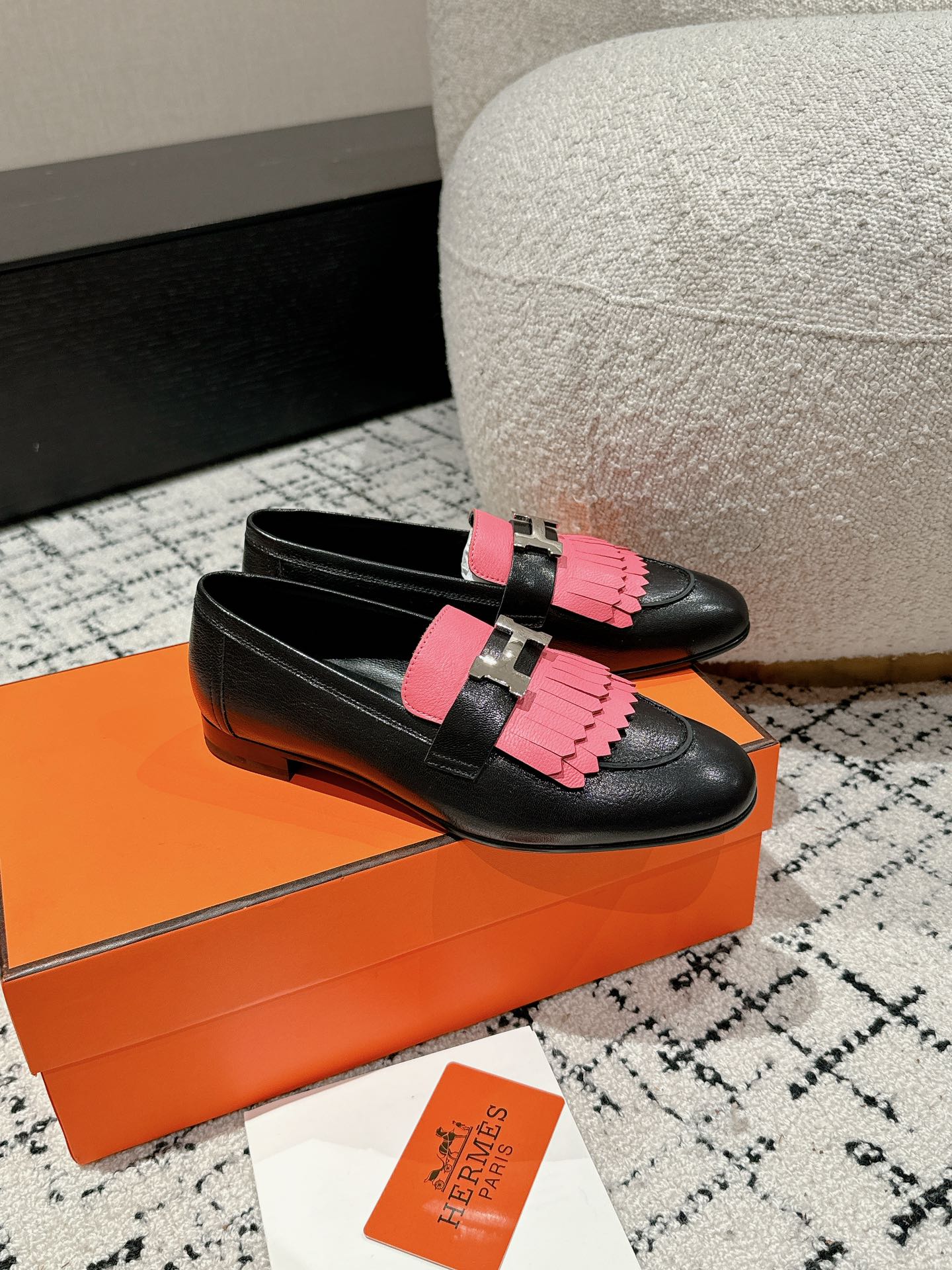 HERMES 00989 HERMES 00989