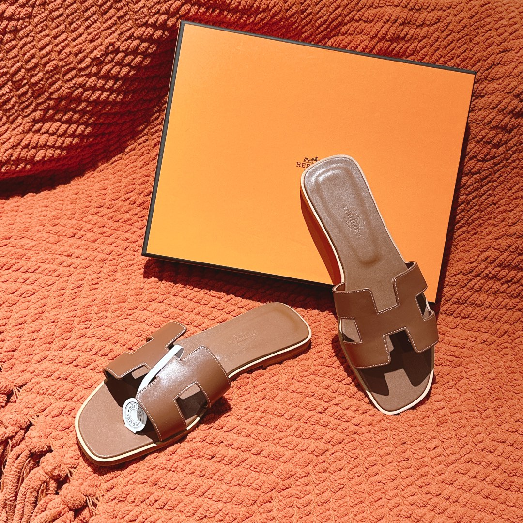 HERMES 00989 HERMES 00989