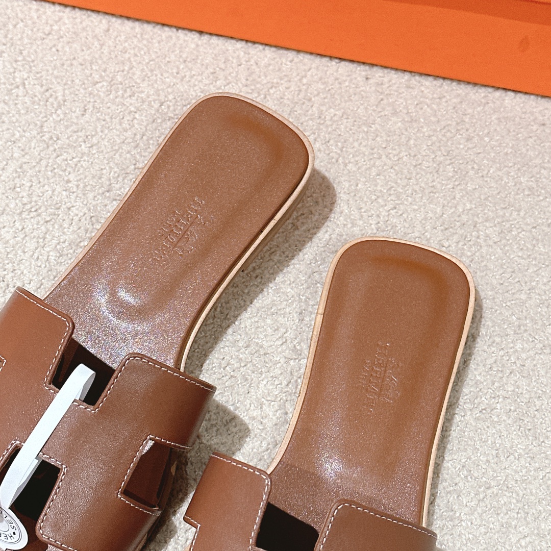 HERMES 00989 HERMES 00989