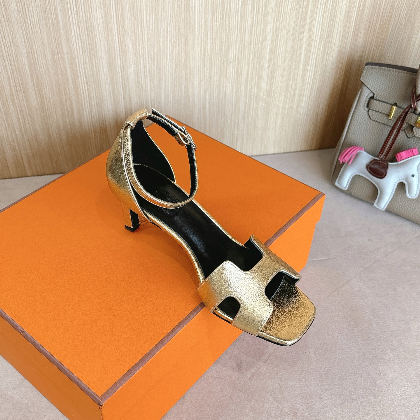 HERMES 01049