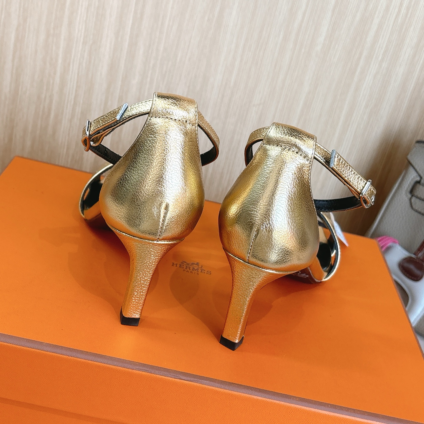 HERMES 01049