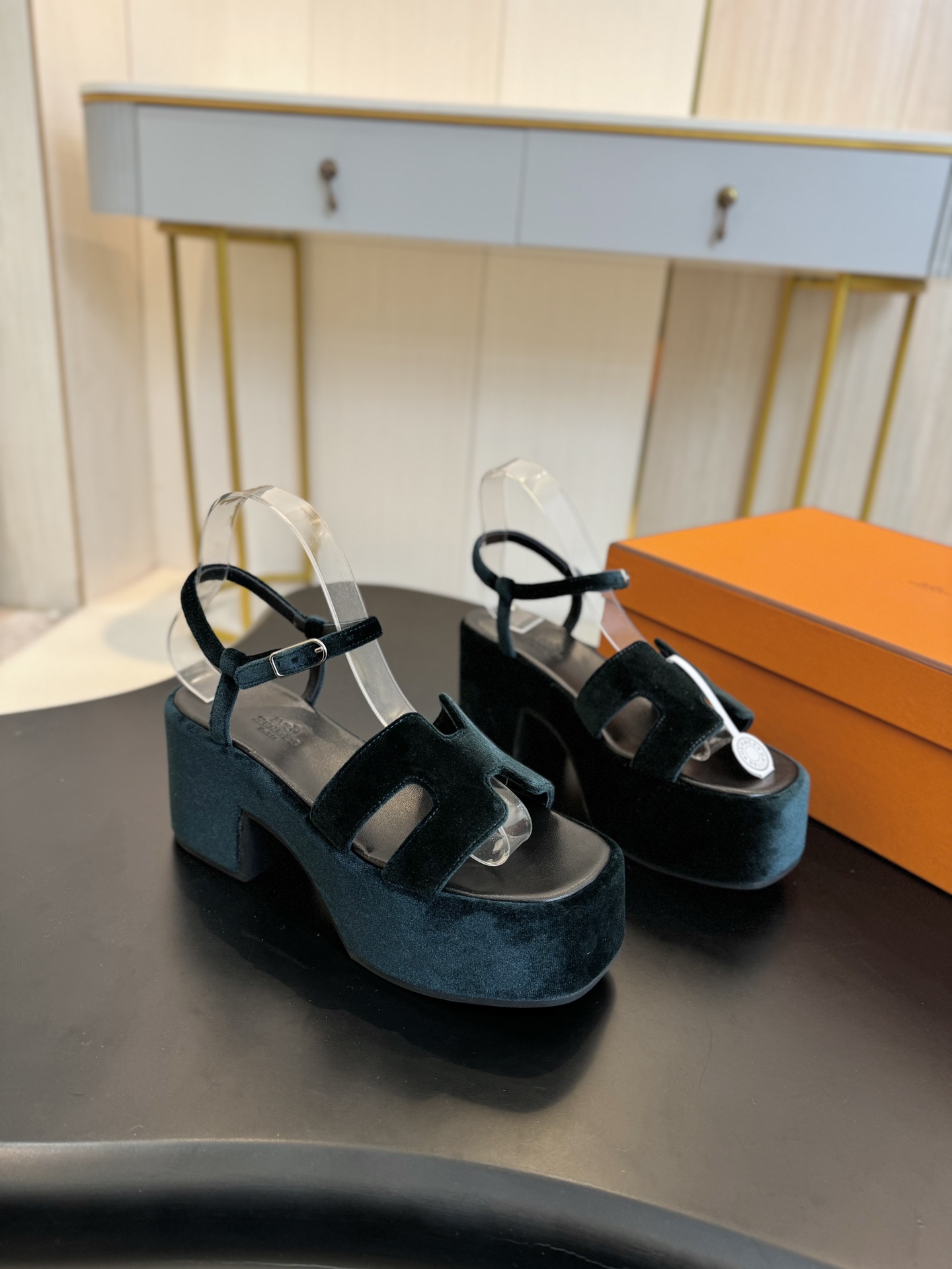 HERMES 01049